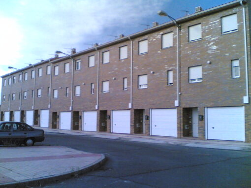 9 viviendas adosadas en Puente Ladrillo