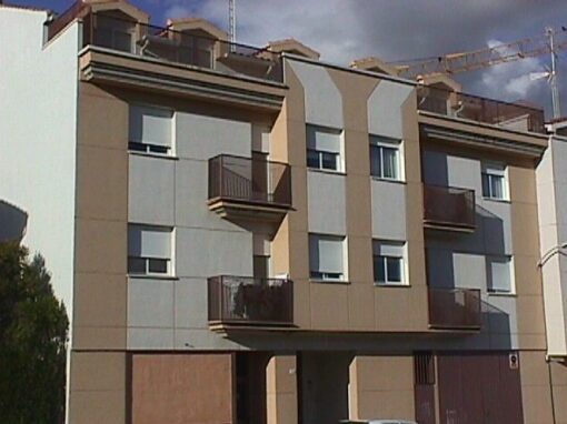 Cinco viviendas y locales en Santa Marta