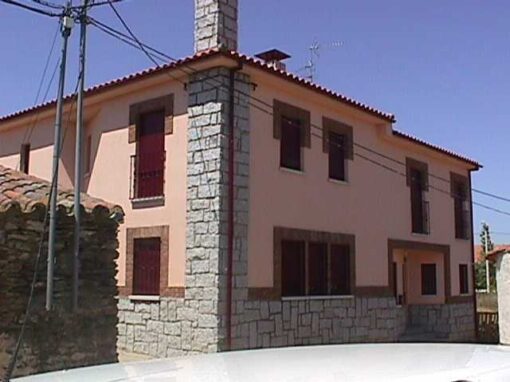 Dos viviendas adosadas en Miranda de Azán